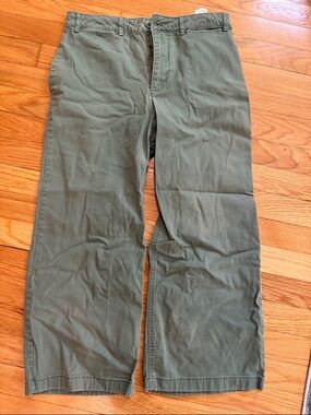 Old Navy Women’s Wide-leg Pants in Olive Green